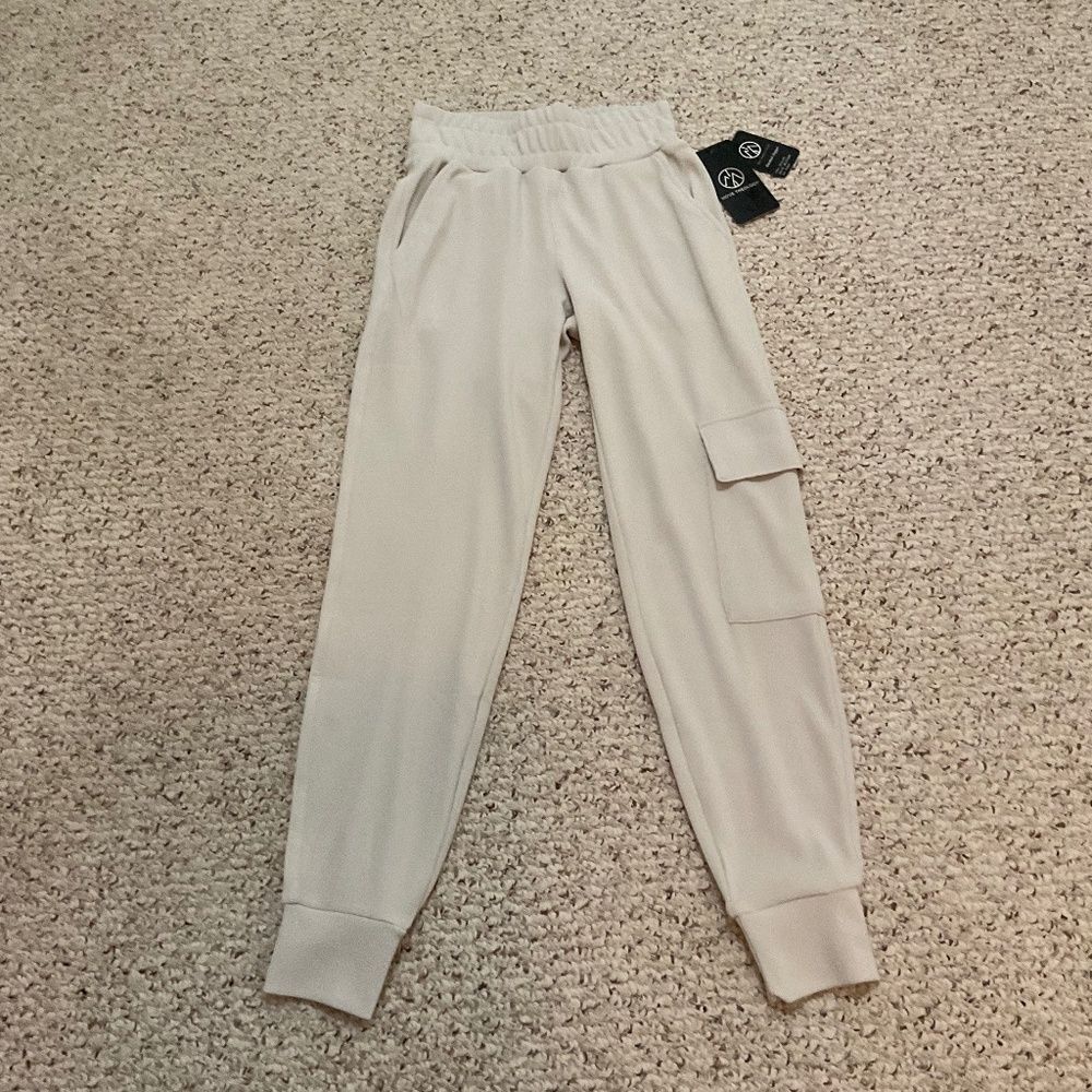 Move Theology greatest Jogger Cream Size XS